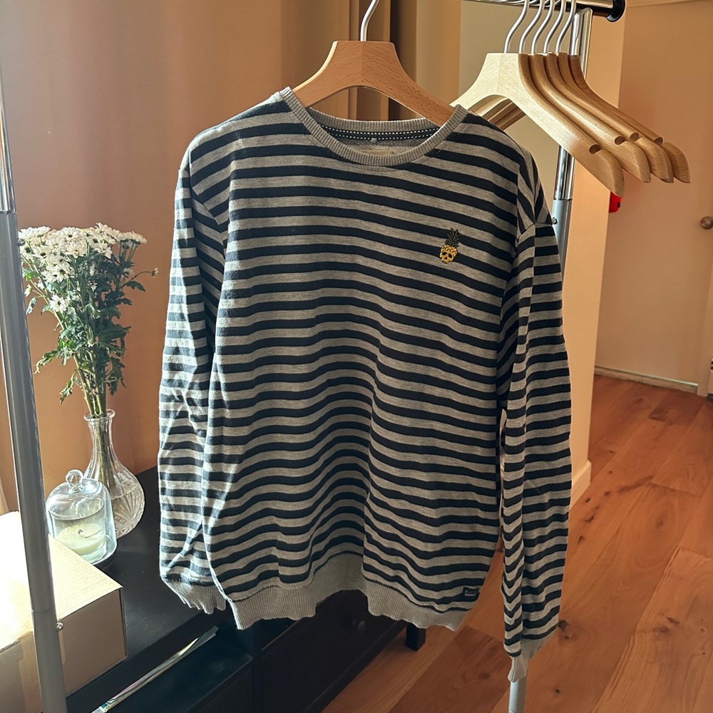 Blend Crewneck Sweater with Pineapple embroidery